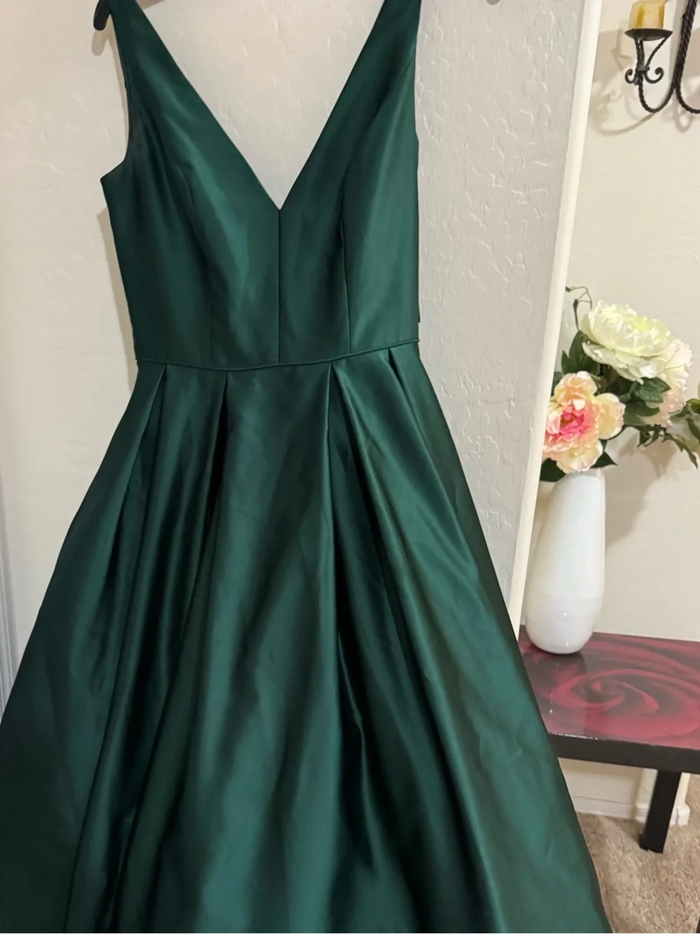 Betsy&Adam Elegant Deep Green V-Neck Evening Gown size 4 - Picture 5 of 8